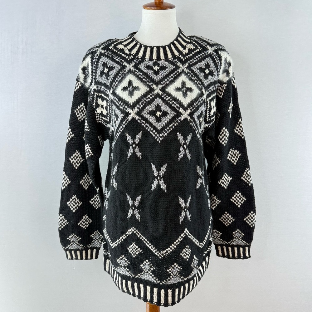 Vintage New York Style Black and White Sweater with Geometric Pattern Size M